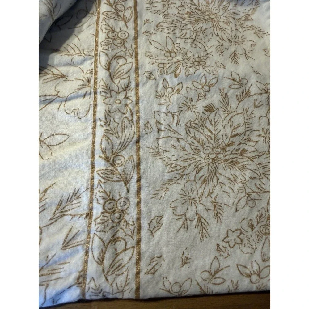 APRIL CORNELL TABLECLOTH POINSETTIA WHITE GOLD 60 X 80 100% COTTON